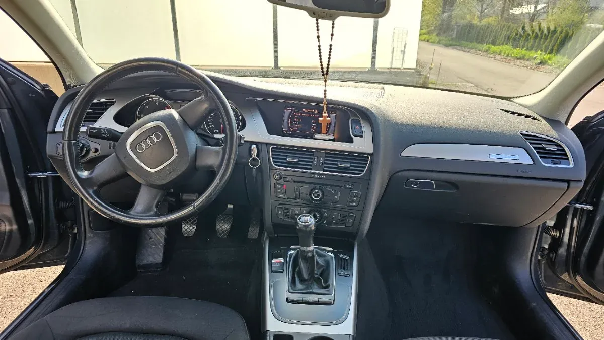 Audi A4 2011 photo 3