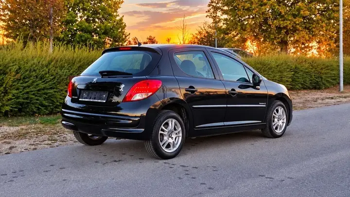 Peugeot 207 2011 photo 3