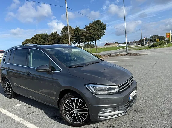 Volkswagen Touran 2017 photo 2