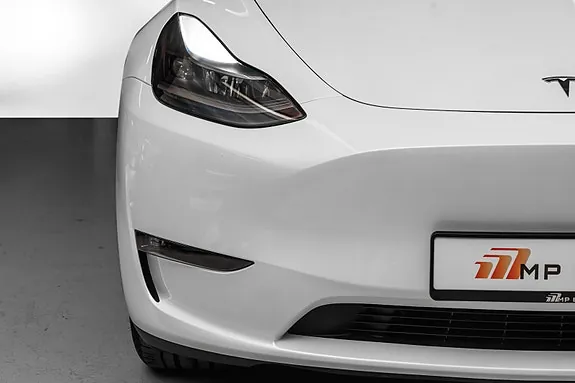 Tesla Model Y 2025 photo 2