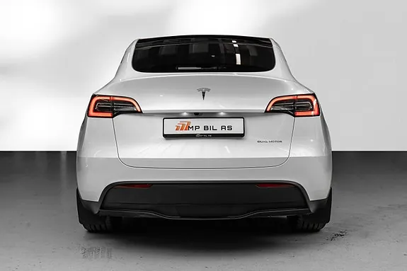 Tesla Model Y 2025 photo 5