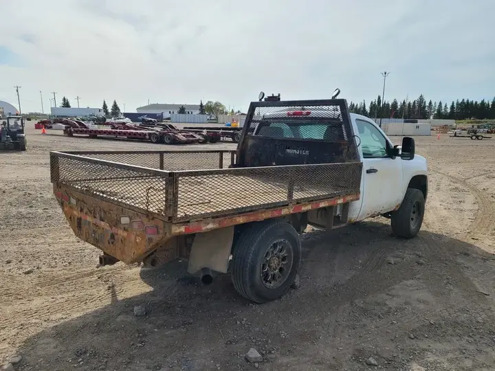 GMC Sierra 3500Hd 2010 photo 3