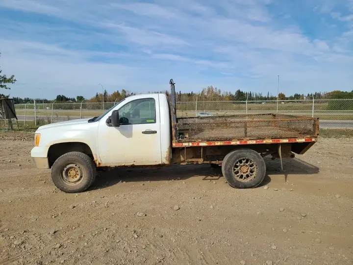 GMC Sierra 3500Hd 2010 photo 5