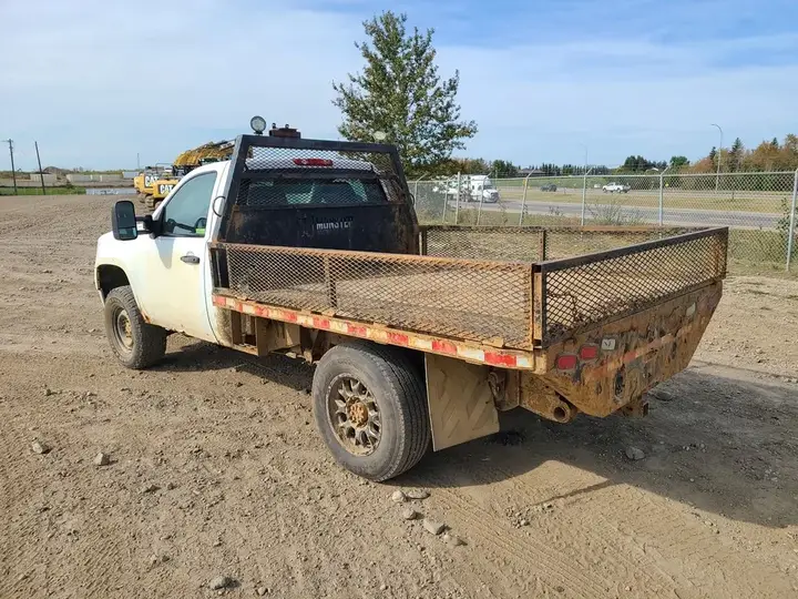 GMC Sierra 3500Hd 2010 photo 4