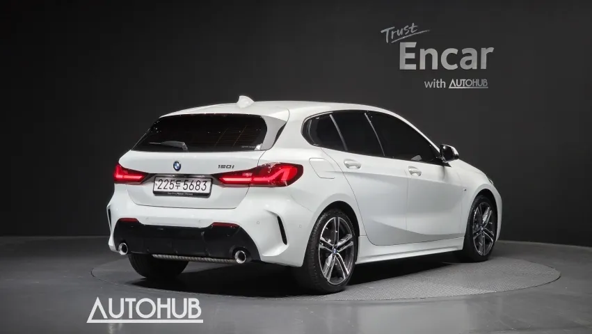 BMW 1 Series 2024 photo 2