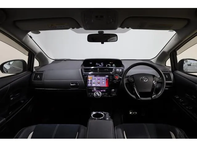Toyota Prius Alpha 2015 photo 4