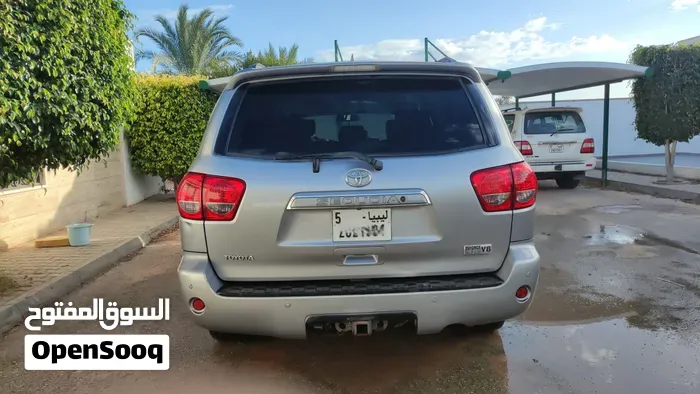 Toyota Sequoia 2010 photo 2