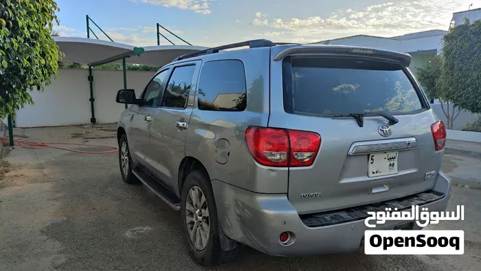 Toyota Sequoia 2010 photo 3