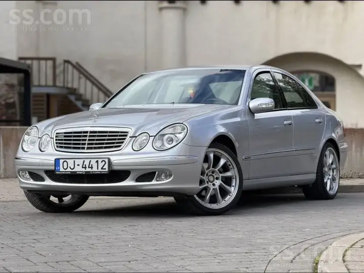 Mercedes-Benz E220 2003 photo 2