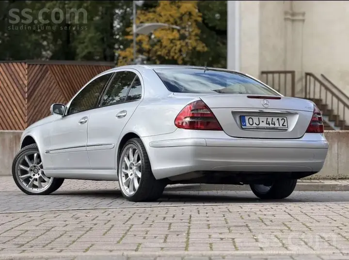Mercedes-Benz E220 2003 photo 5