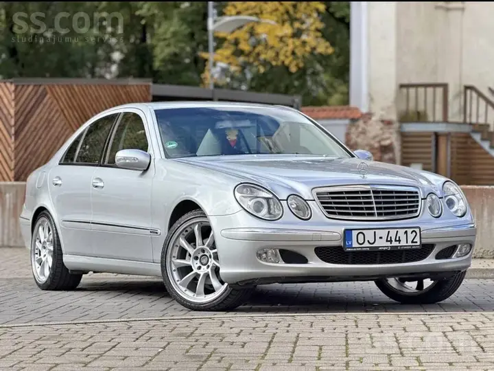 Mercedes-Benz E220
