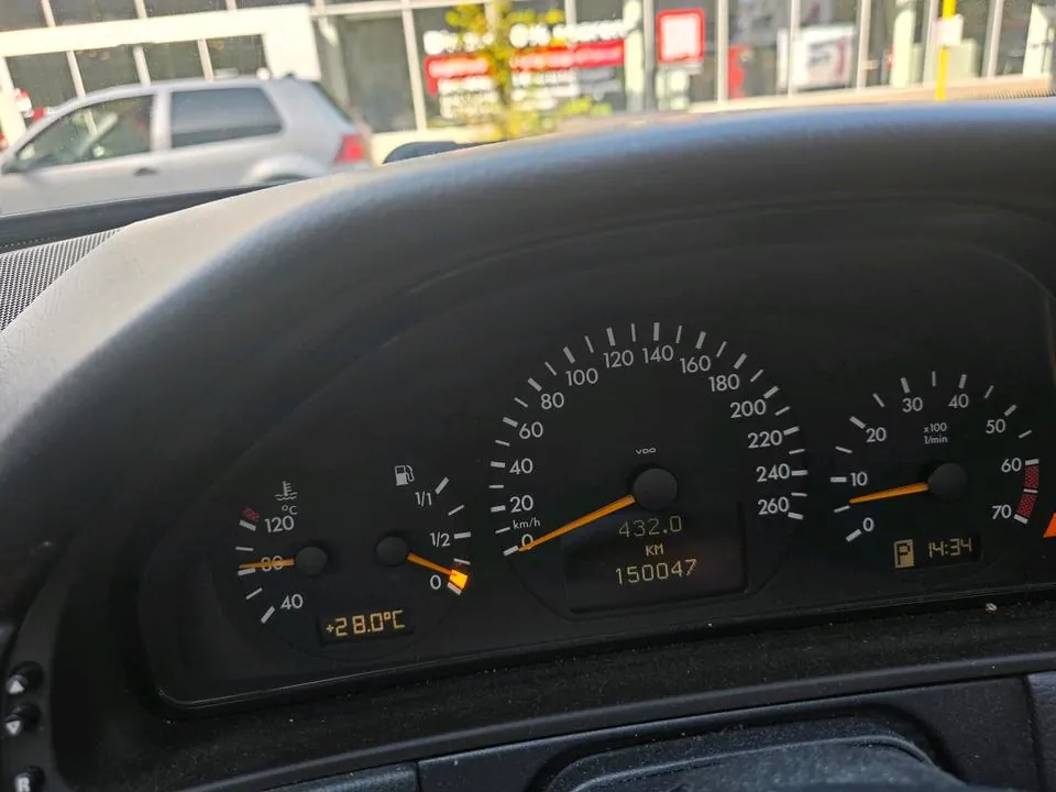 Mercedes-Benz E 200
