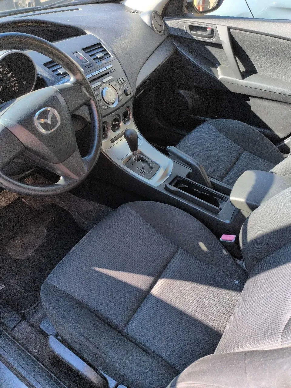 Mazda 3 2011 photo 2