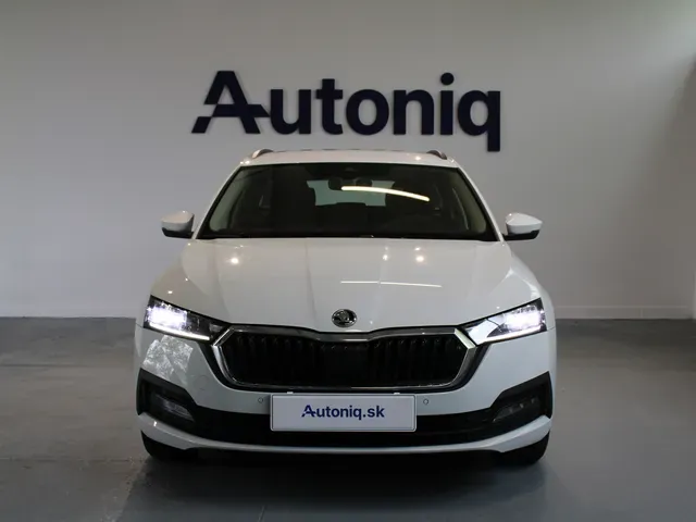 Skoda Octavia 2022 photo 2