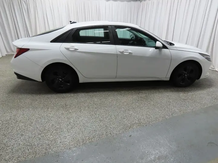 Hyundai Elantra 2022 photo 2