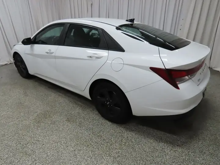 Hyundai Elantra 2022 photo 5