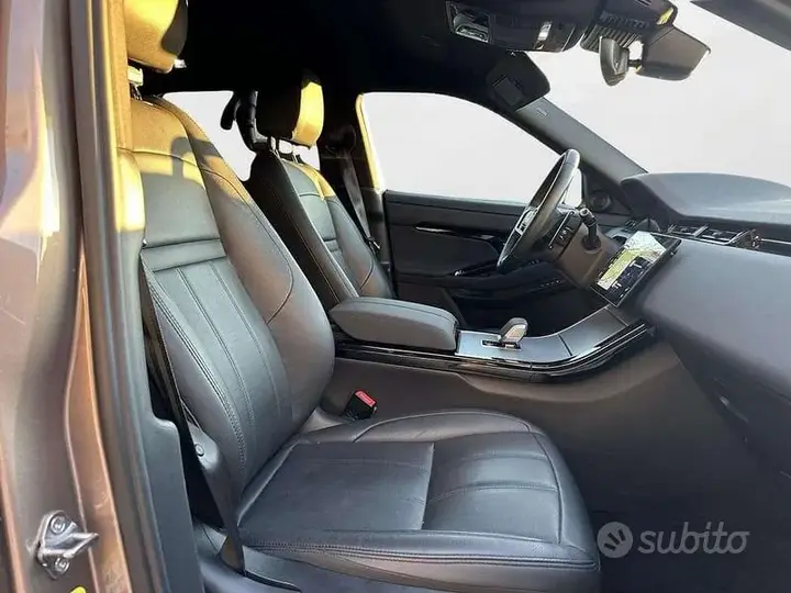 Land Rover Evoque 2024 photo 3