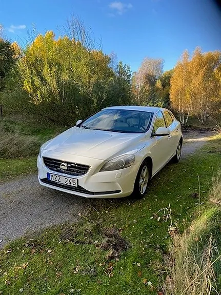Volvo V40 2013 photo 2