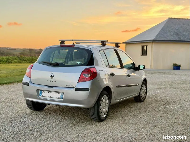 Renault Clio 2006 photo 3