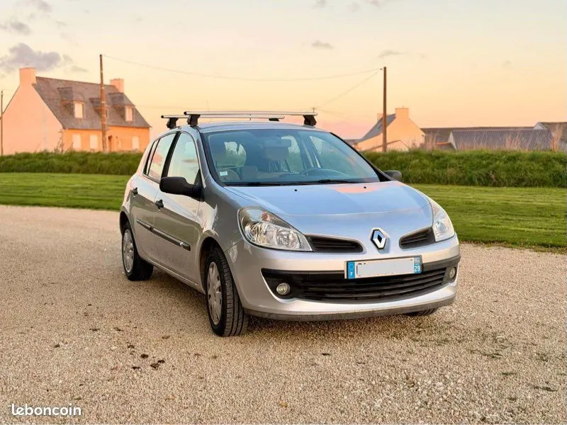 Renault Clio 2006 photo 2