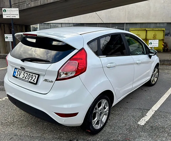 Ford Fiesta 2014 photo 2