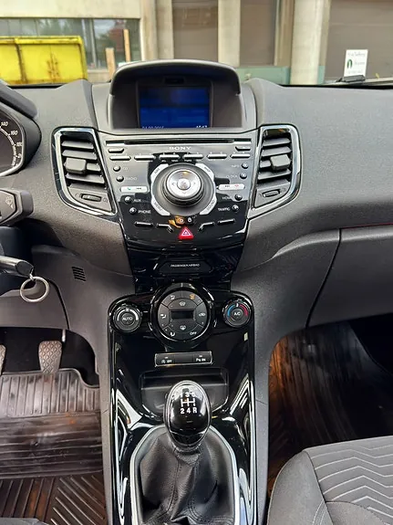 Ford Fiesta 2014 photo 4