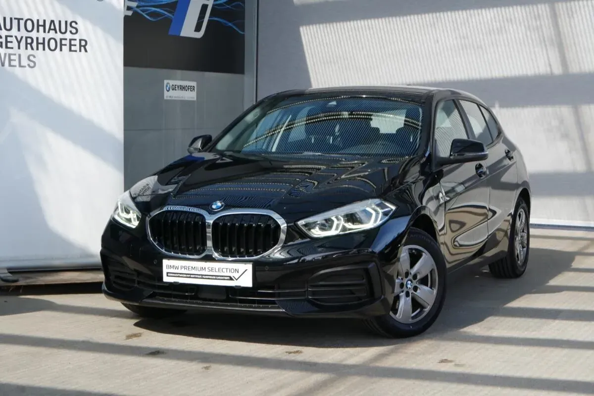 BMW 1 Series 2023 photo 2
