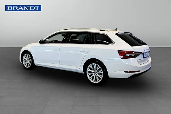 Skoda Superb 2021 photo 2