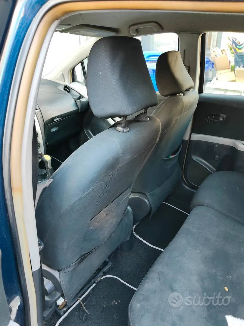 Toyota Yaris 2007 photo 2