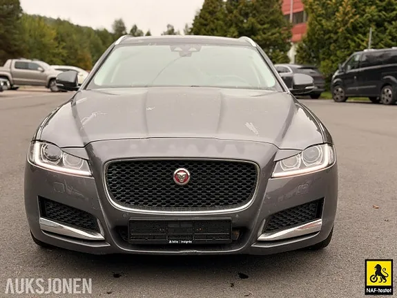 Jaguar Xf 2018 photo 2