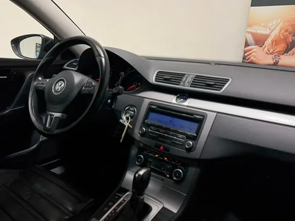 Volkswagen Passat 2011 photo 2