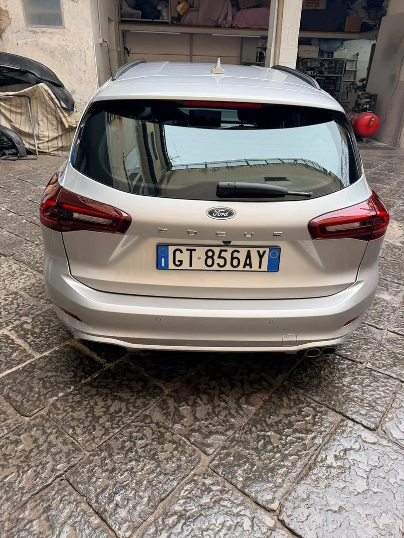 Ford Focus 2024 photo 2