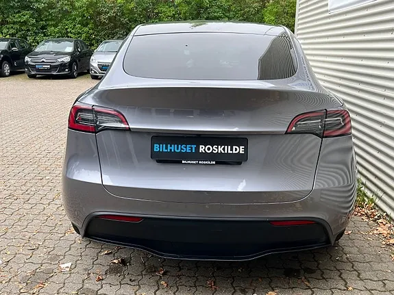 Tesla Model Y 2023 photo 5