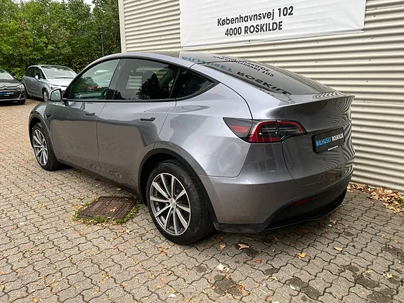Tesla Model Y 2023 photo 4