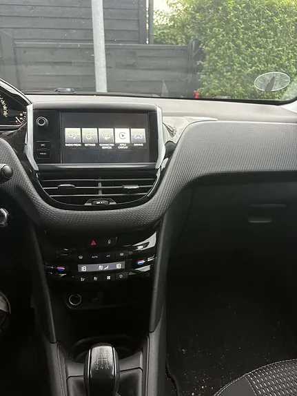 Peugeot 208 2016 photo 3