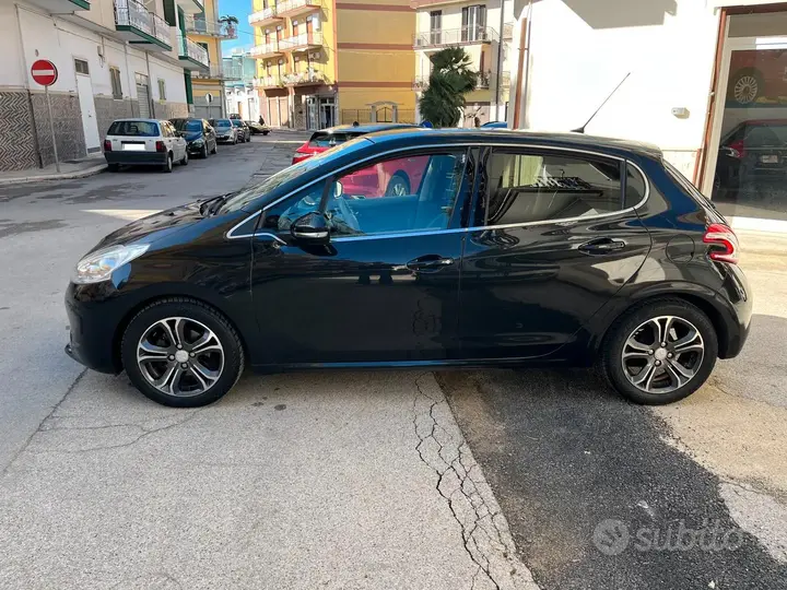 Peugeot 208 2012 photo 5