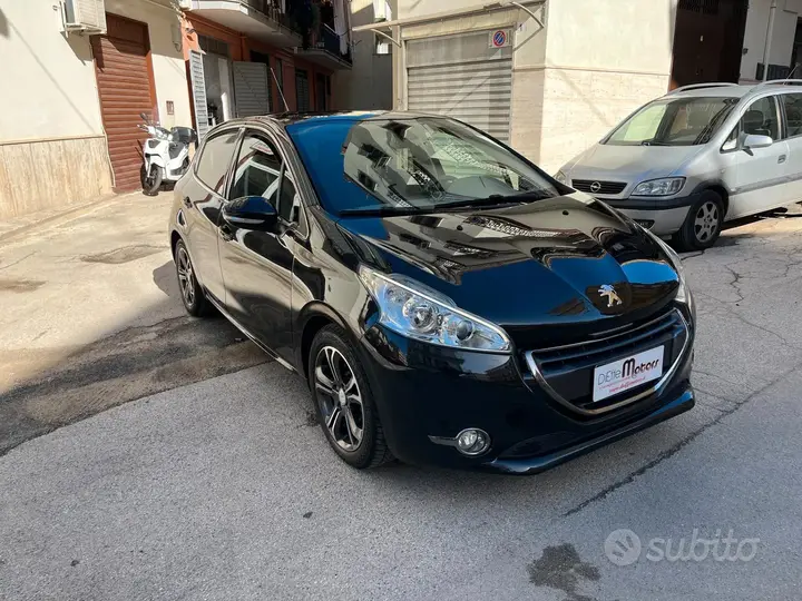 Peugeot 208 2012 photo 3