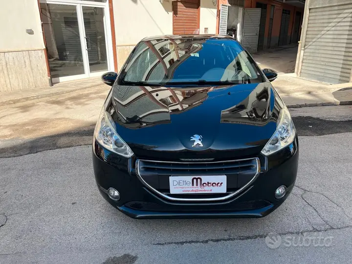 Peugeot 208 2012 photo 2