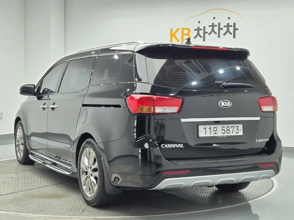 Kia Carnival 2016 photo 2