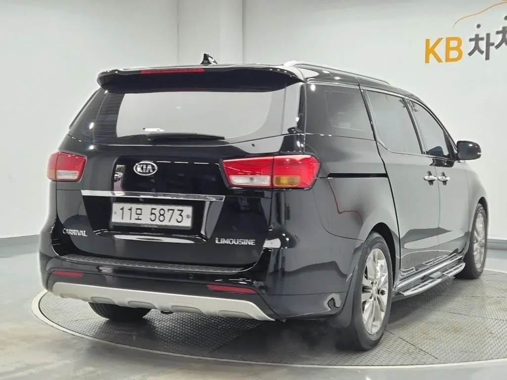 Kia Carnival 2016 photo 3