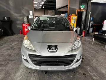 Peugeot 207 2012 photo 2