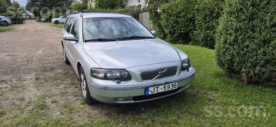 Volvo V70 2004 photo 2