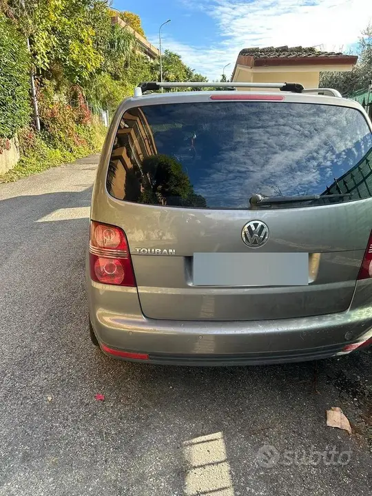 Volkswagen Touran 2008 photo 2
