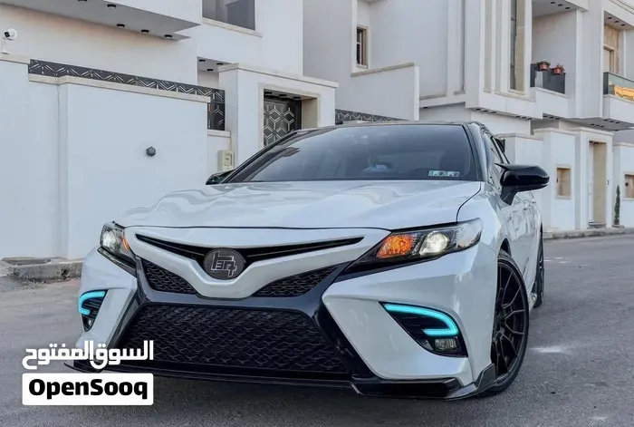 Toyota Camry 2021 photo 2