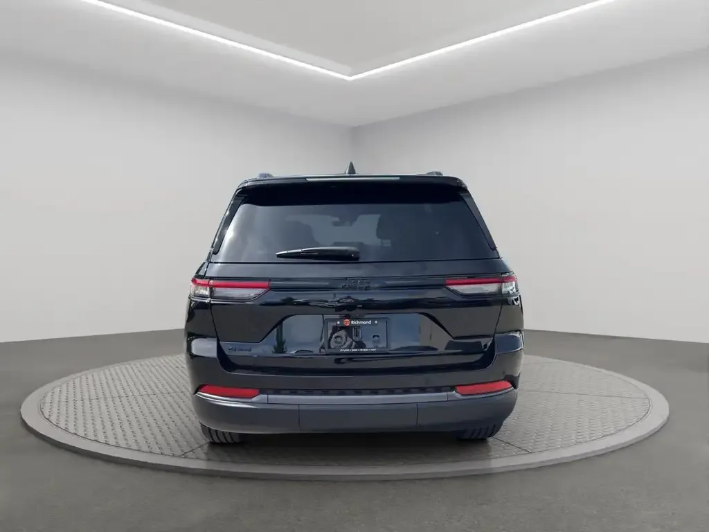 Jeep Grand Cherokee 2026 photo 5
