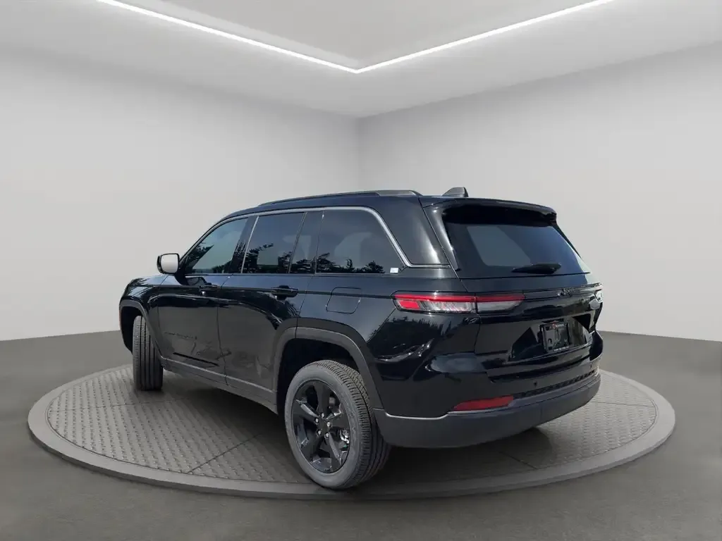Jeep Grand Cherokee 2026 photo 4