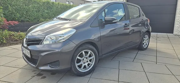 Toyota Yaris 2013 photo 2