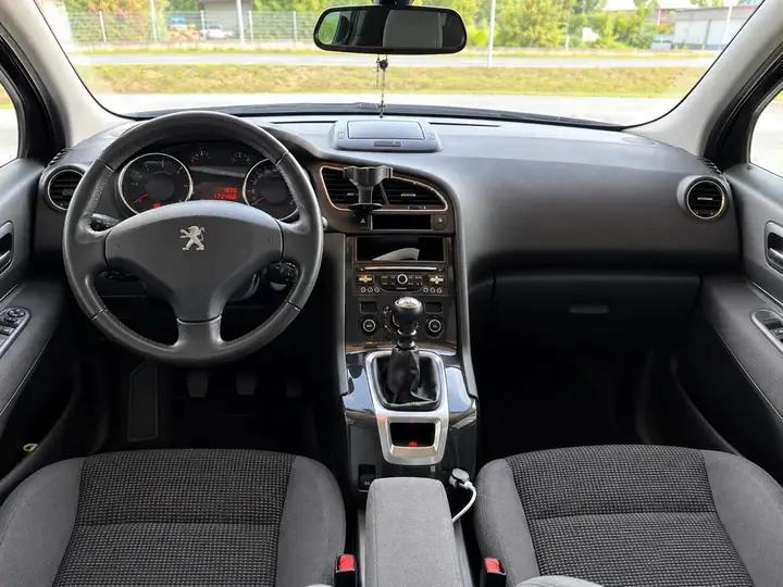 Peugeot 5008 2017 photo 3