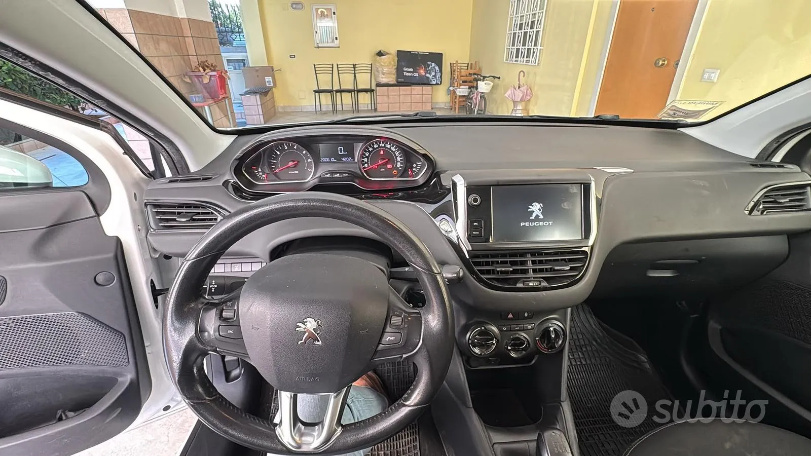 Peugeot 208 2015 photo 3