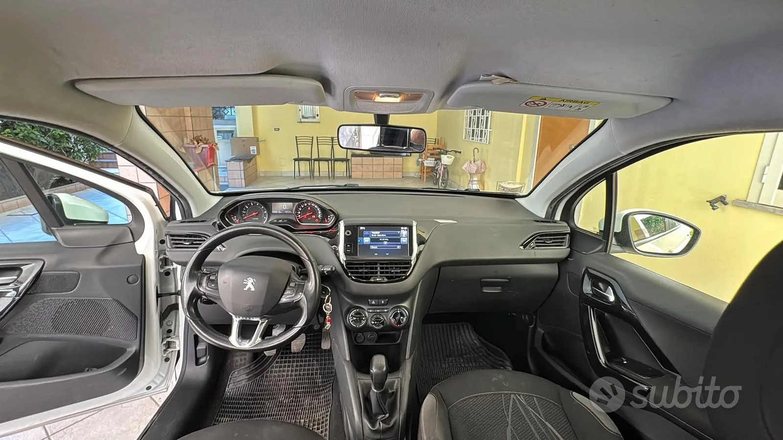 Peugeot 208 2015 photo 5